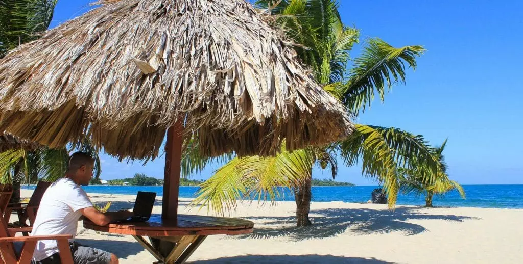 Dave Laptop Belize 1 1024X518