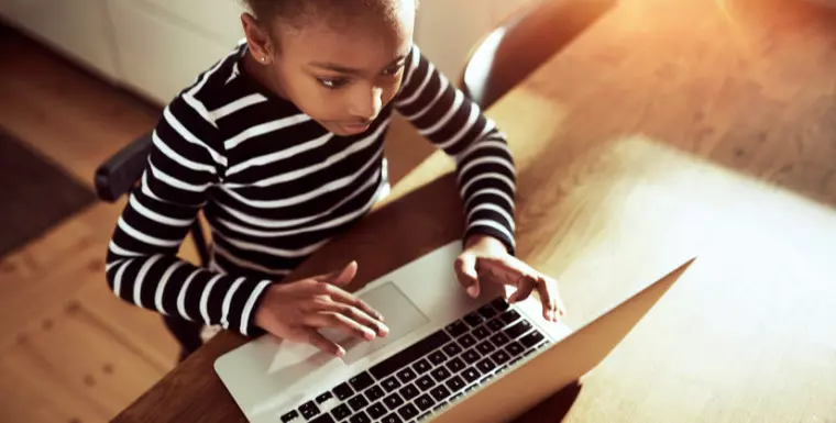 child searches the internet