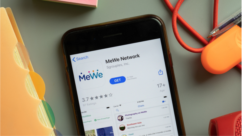 MeWe app review: a new private social network parents should know