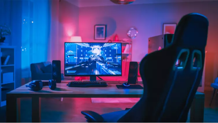 Gaming chair and gaming PC in a dark room